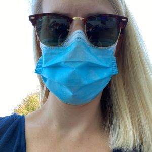 Meet your Posher, Hilary